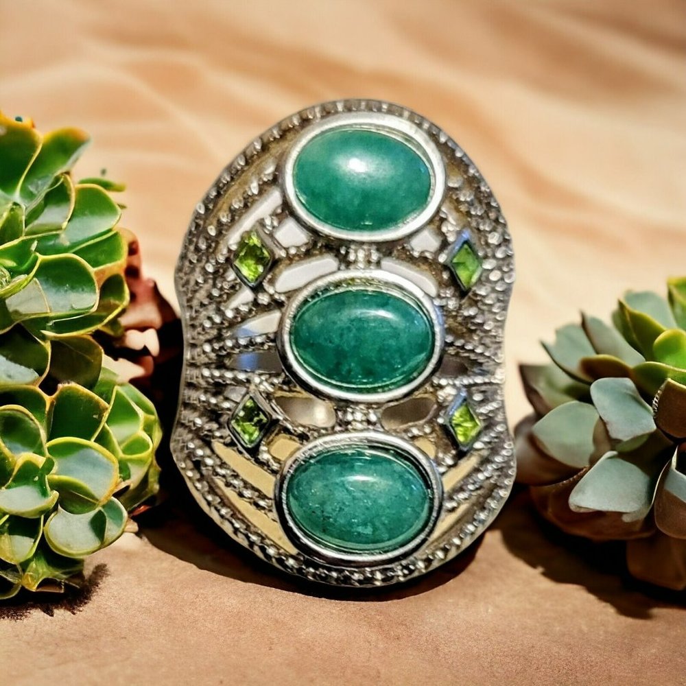 SoWest Green Averturine Ring w/Grn Austrian Crystals 30 ctw Size 8 Stnl St 4rg10